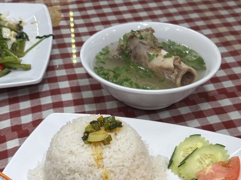 Monorom Cambodian Restaurant food